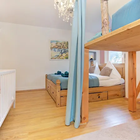 Familienglueck Im Schwarzwaldhaus Mit Schlossblick