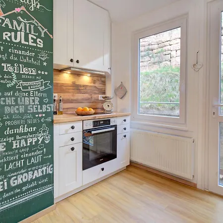 別荘 Familienglueck Im Schwarzwaldhaus Mit Schlossblick ノイエンビュルク