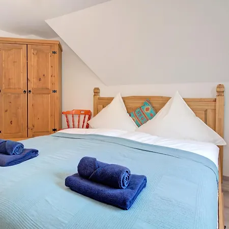 Familienglueck Im Schwarzwaldhaus Mit Schlossblick ノイエンビュルク